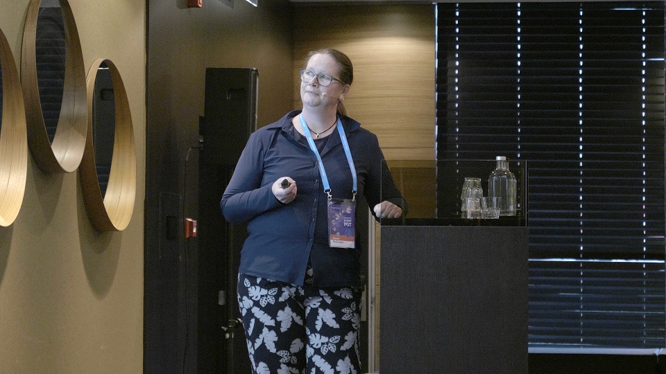 Aimée Paulussen tijdens PGT-symposium