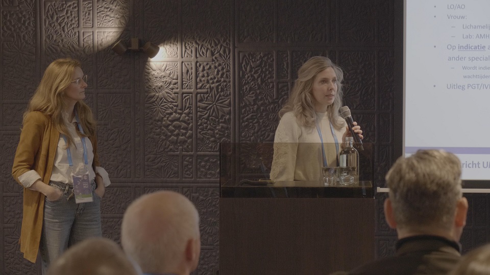 Malou Heijligers en Nadine Weijermans tijdens PGT-symposium