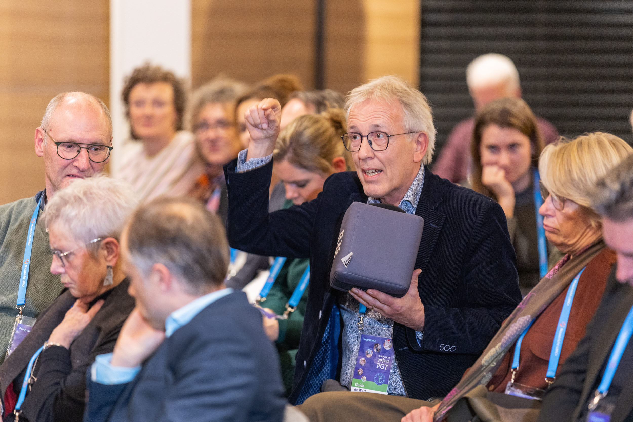 Guido de Wert met catchboxmicrofoon tijdens PGT-symposium