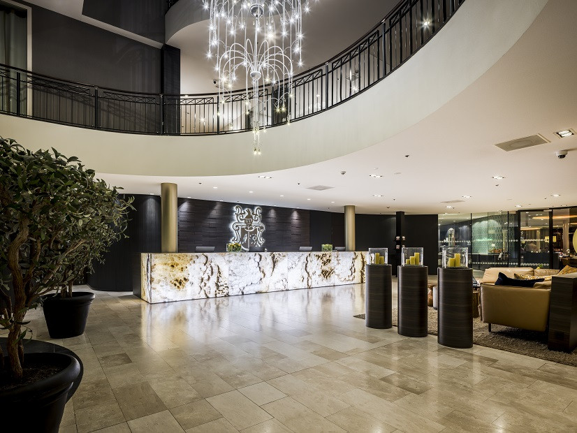 Van der Valk hotel receptie