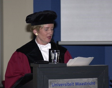 Connie Stumpel tijdens haar afscheidsrede